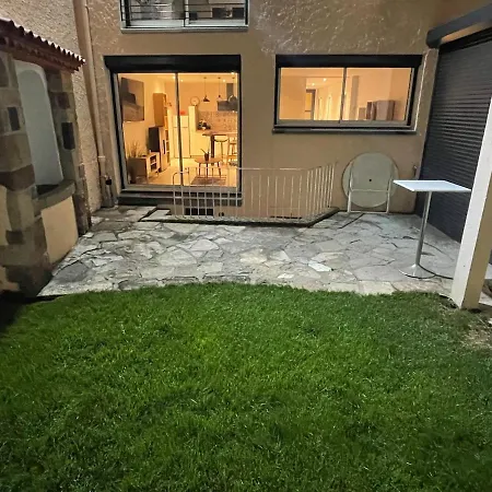 Plein Pied Centre Avec Petite Cour Interieur