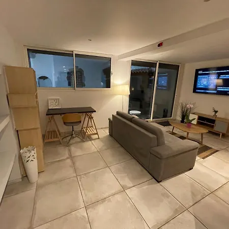 Plein Pied Centre Avec Petite Cour Interieur Issoire