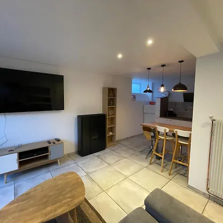 Apartman Plein Pied Centre Avec Petite Cour Interieur Issoire